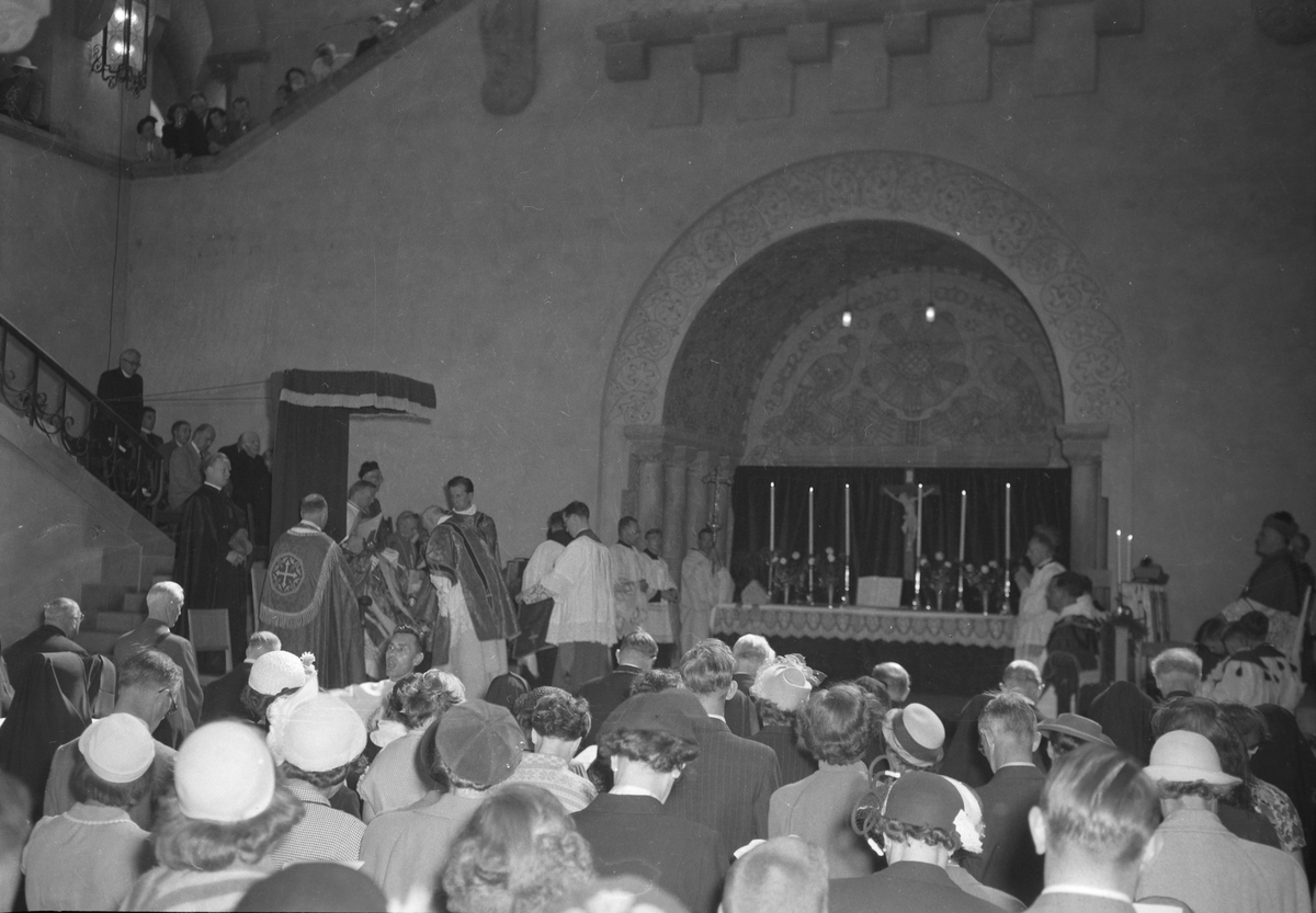 Kirkejubileet 1953. Katolsk gudstjeneste i Norges Tekniske Høyskoles aula
