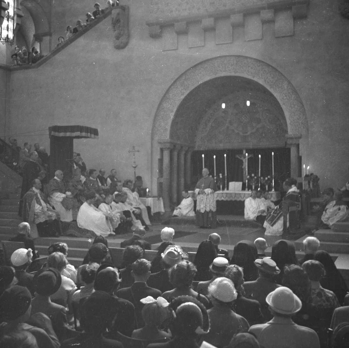 Kirkejubileet 1953. Katolsk gudstjeneste i Norges Tekniske Høyskoles aula