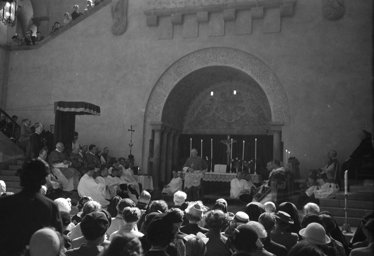 Kirkejubileet 1953. Katolsk gudstjeneste i Norges Tekniske Høyskoles aula
