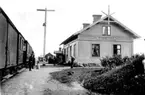 Ringstorps station 1900.

Dagmar Eriksén drev fotofirma i Skövde (Södra Långgatan 12), Söderköping, Norrköping (Drottninggatan 36), Katrineholm och Stockholm (Drottninggatan 55). Dotter till fotograferna Annie och P. A. Eriksén. Deras övriga barn Harald, Hilda, Söborg och Anton var också fotografer.