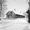 Flyttad till Stadsträdgården i Skara som flygelbyggnad till Kråks herrgård.