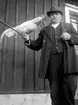 Alfred Persson med sin dansande tupp.