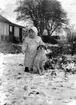 Marie-Louise Berg och hunden Margo.

Marie-Louise Berg, gift Grauers, f. 1914.

Fotografen Maria Berg, född Flach.

Kapten Sigge Flachs samling, Prinshaga, Axvall.