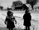 Marie-Louise Berg och Sten Elfman.

Marie-Louise Berg, gift Grauers, f. 1914.

Fotografen Maria Berg född Flach.

Kapten Sigge Flachs samling, Prinshaga, Axvall.