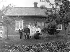 Myrhult 1:3. Senare 1:79.
1914.
Frans Vilhelm Svensson, född 14/8 1863 med fru Elin Charlotta.
Barnen: Georg, Ines och Gertrud.