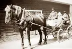 Bålerud.
Karl Jansson och barnbarnen Gunborg och Gunnar.

Reprofotograf: Gunnar Berggren.