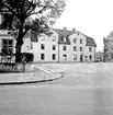 Skoltorget med Trybomska huset t.v.