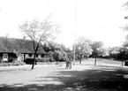 Karin Bäckström f. 1880 drev fotoateljé på Vasagatan 5 i Töreboda. Hon tog över den av sin far Thure Bäckström, som hade etablerat firman 1886, och hon drev den mellan 1896 -1916.
Karin Bäckström gifte sig år 1917 med John Knape.