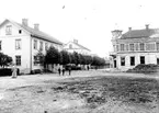 Karin Bäckström f. 1880 drev fotoateljé på Vasagatan 5 i Töreboda. Hon tog över den av sin far Thure Bäckström, som hade etablerat firman 1886, och hon drev den mellan 1896 -1916.
Karin Bäckström gifte sig år 1917 med John Knape.