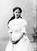 Greta Bäckström är syster till Karin Bäckström.

Karin Bäckström f. 1880 drev fotoateljé på Vasagatan 5 i Töreboda. Hon tog över den av sin far Thure Bäckström, som hade etablerat firman 1886, och hon drev den mellan 1896 -1916.
Karin Bäckström gifte sig år 1917 med John Knape.