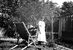 Karin Bäckström f. 1880 drev fotoateljé på Vasagatan 5 i Töreboda.
Hon tog över den av sin far Thure Bäckström, som hade etablerat firman 1886, och hon drev den mellan 1896-1916.
Karin Bäckström  gifte sig år 1917 med Johan Knape.