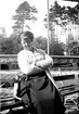 Karin Bäckström f. 1880 drev fotoateljé på Vasagatan 5 i Töreboda. Hon tog över den av sin far Thure Bäckström, som hade etablerat firman 1886, och hon drev den mellan 1896-1916.
Karin Bäckström gifte sig år 1917 med Johan Knape.