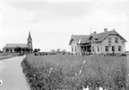 Karin Bäckström f. 1880 drev fotoateljé på Vasagatan 5 i Töreboda. Hon tog över den av sin far Thure Bäckström, som hade etablerat firman 1886, och hon drev den mellan 1896 -1916.
Karin Bäckström gifte sig år 1917 med John Knape.