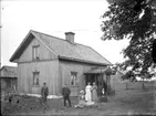 Exteriör. 
Litet hus. 
Gullspångssamlingen.
Bilder från Gullspång med omnejd.