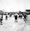 Skara. Bandy SI - Årnäs 16/1 1955 på Slakteriets parkeringsplats/ Gamla Filipsdalsgatan.