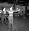 Skara. Bågskytte, uppvisning i SKLS Hallen 11/3 1951.