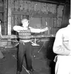 Skara. Bågskytte, uppvisning i SKLS Hallen 11/3 1951.
