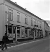 Skara. 
Marumsgatan 1967, Greens färghandel.