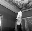 Skara. 
Konservator Olle Hellström, takarbete 1967. (Kråks flyglar?)