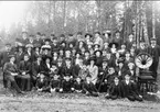 Forsvik, Godtemplarlogen (NTO) år 1913, uppställda utomhus. Förstoring 33 x 48 cm. Neg finns. För namn se bilaga till 53632.