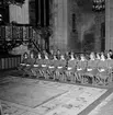 Skara Lottakår.
Lottainvigning i Domkyrkan 10/2 1963. Unglottor i väntan på invigning.