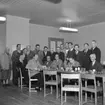 Skara Schacksällskap.
En bild från 1956. Stående från vänster Joel Fridlizius, Olle Jern, Helmer Kjellstrand, Gösta Johansson, okänd, okänd, Axel Andersson, Nils Andersson, Bertil Smedberg, Gunnar Nättorp, Isidor Hasselström, Erik Eriksson, Nils 