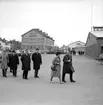 Politisk samling för bredspårsdiskussion 18/4 1963.
Skaras representanter från vänster nr ett Gösta Ploman, nr fyra Björn Hansson, nr fem Stig Ahlström, nr sju Eva Åsbrink, nr 8 Curt Riese.