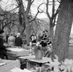 Vårtoner från Frälsningsarmén i Krabbelund vid Grönsakstorget, Skara, 1955.