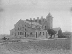 Gasverket i Skövde.
Nära Hallenbergsrondellen. Huset finns k
