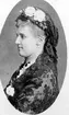 Den berömda svenska sångerskan Kristina Nilsson 1843-1921.
Bodde 1890  Sjöabol, Vederslövs socken.

Efter en bejublad konsert i Stockholm den 23 september 1885 hyllades Kristina av uppemot 50 000 personer. Efter att hon sjungit från Grand HÃ´tels balkong och folkmassan skulle lämna platsen utbröt panik varvid 20 personer trampades till döds och ett sjuttiotal skadades