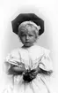 Ossie Sjöstedt 2 år och 7 mån 1897 dotter till Sten Sjöstedt Hjo.