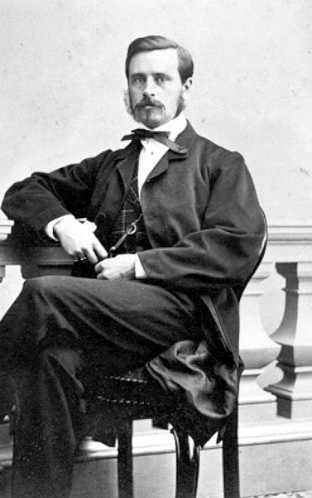 Major Axel Roos.

Bertha Valerius, 1824-1895, fotograf med egen ateljé, först på Mäster Samuelsgatan i Stockholm 1863-1867, sedan på Brunkebergs torg, 1867-1872. Var en av de första kvinnorna i fotobranschen och den första kvinnan att bli kunglig porträttleverantör 1864. Hon deltog också i Industriutställningen i Stockholm 1866.