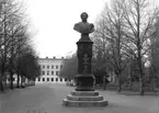 Uppsala. Carl XIV Johans byst.

Karl XIV Johan, f. 26 jan. 1763, d. 8 mars 1844, kung av Sverige och Norge från 1818 (i Norge kallad Karl III Johan). 
http://www.ne.se/jsp/search/article.jsp?i_art_id=221983