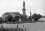 Uppsala. 
Erik Gustaf Geijers staty i Universitetsparken.