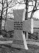 Hovby sn. Östby ödekyrkogård med kyrkoruinen.
Foto: Linds Fototjänst, Lidköping 1957.