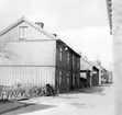 Skara.
Östra Kungshusgatan, april 1964.

Ingenjör Ernst Lefvanders samling, Skara.