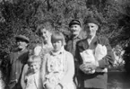 Heljesgården, Bolum.
Erik Gustavsson, Axel Lager och Nils Dahlman med familj år 1954.