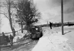 Snövintern 1951.
Lokalbuss utanför Heljesgården.