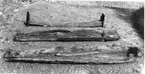 Skara. kv Domkyrkan. Fragment av likkistor upptagna på Skara domkyrkogård.
