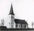 Den gamla kyrkan brann 1896.
Den nya kyrkan började byggas 1897 och stod färdig 1898.