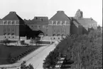 Tekniska högskolan i Stockholm, eg. Kungl tekniska högskolan (KTH), den största av Sveriges fem tekniska högskolor. Historiskt har den utvecklats ur Teknologiska institutet, vars verksamhet startade 1827.