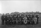 Gruppfoto infanteriet, sjukvårdskurs omkr år 1910. Förstoring 16 x 23 cm.