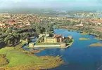 Kalmar slott och stad från luften.