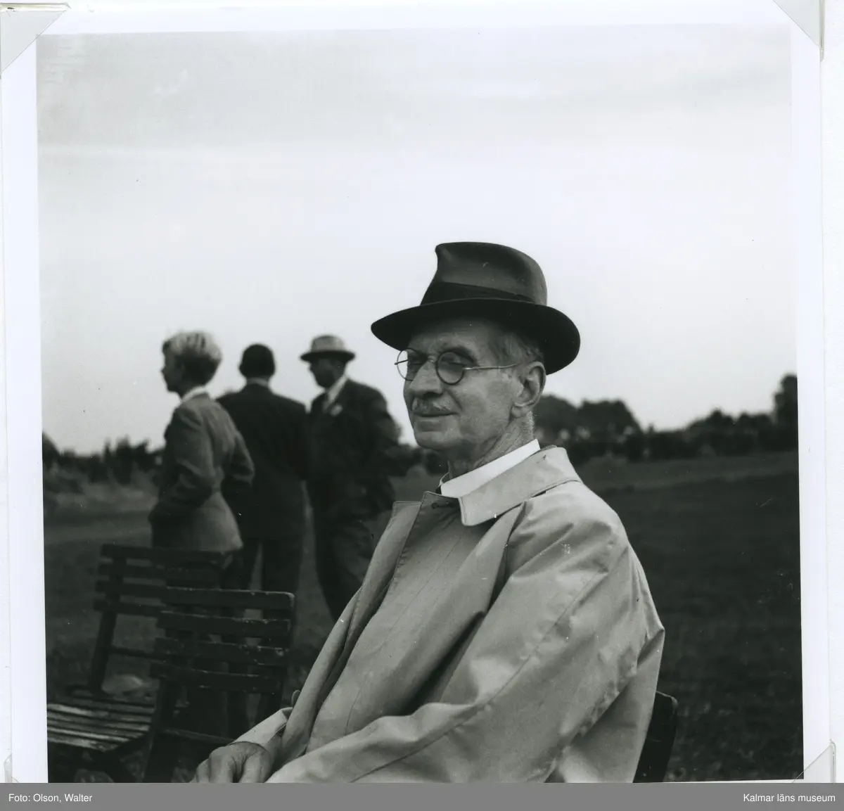 Länsjägmästare Uno Danielsson.
I bakgrunden l.t.h: polismästare Nubert.

Foto 1948-09-12