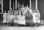 Undenäs, Lindhult folkskola. Skolklass utomhus år 1913. Endast neg finns.
