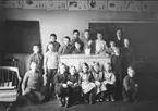 Svanvik, Stora Perstorps skola år 1934. Lärare Maja Elvbring - Bylund. Förstoring 29 x 40 cm. Neg finns.