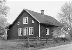 Skeppshults skola, uppfört år 1868, tillbyggd på baksidan omkr 1920. 3 st förstoringar 27 x 38 cm. Neg finns.