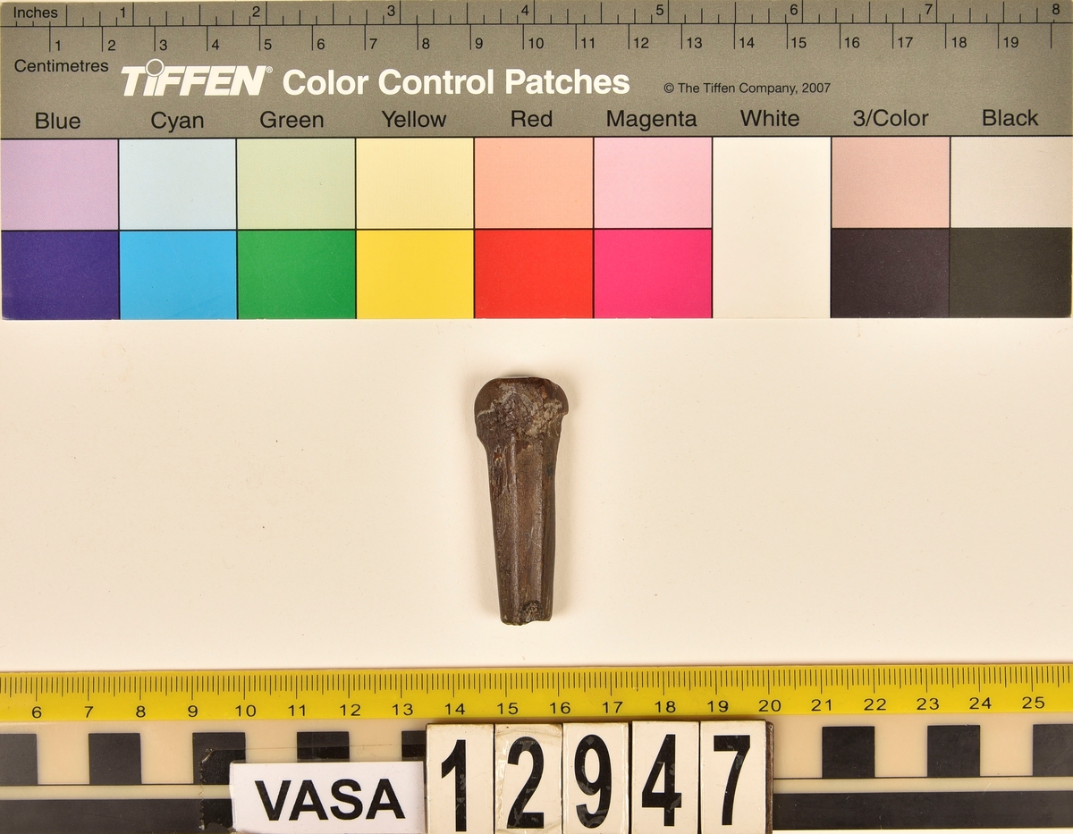 Nätflöten. 4 st. 
Tre stycken är av trä och ett är av ben.