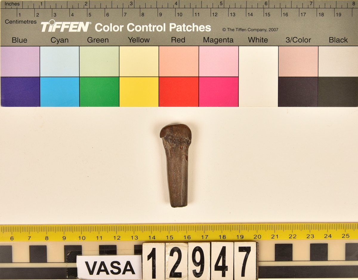 Nätflöten. 4 st. 
Tre stycken är av trä och ett är av ben.