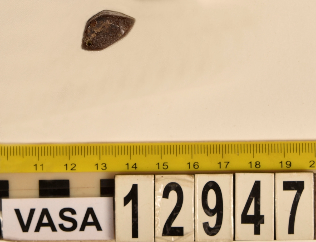 Nätflöten. 4 st. 
Tre stycken är av trä och ett är av ben.